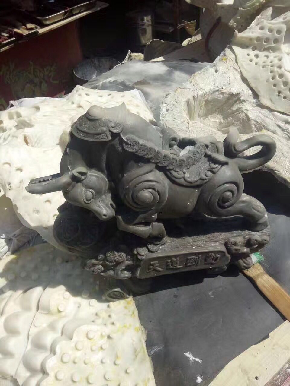 如何使用工業(yè)級(jí)模具硅膠制作模具？